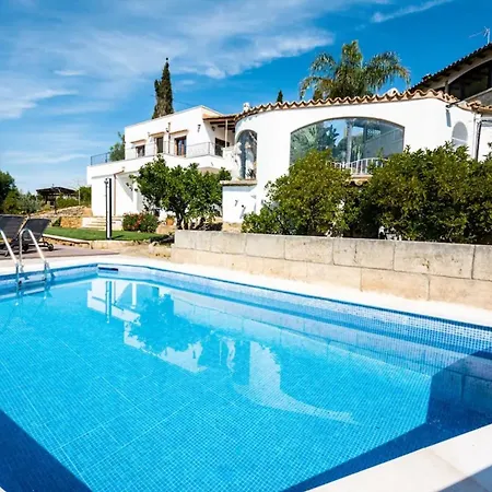 Ines Villa Buger